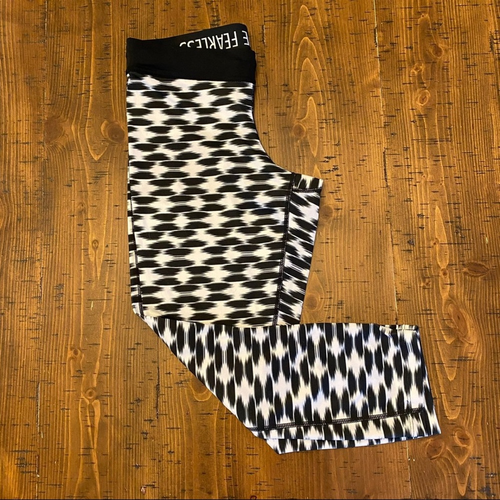 Nike Dri-Fit Black and White Geometric Leggings Sz S. EUC